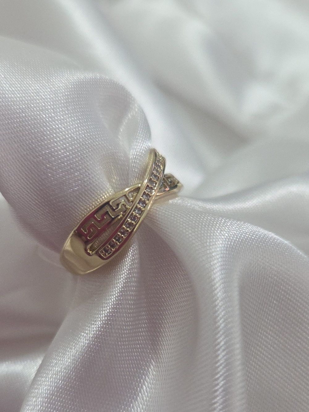 18K Laminated Elegant Gold Women's Crossover Ring with Pavé Accents Size 7.5